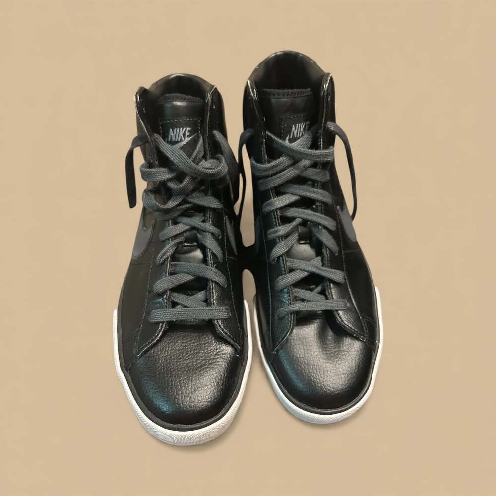 Nike - Picture 3 of 6